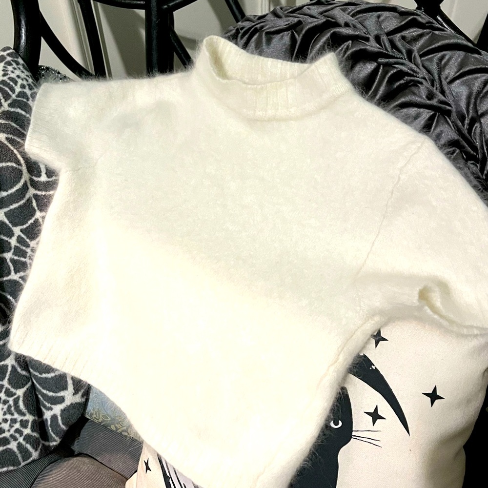 Angora fuzzy crop sweater